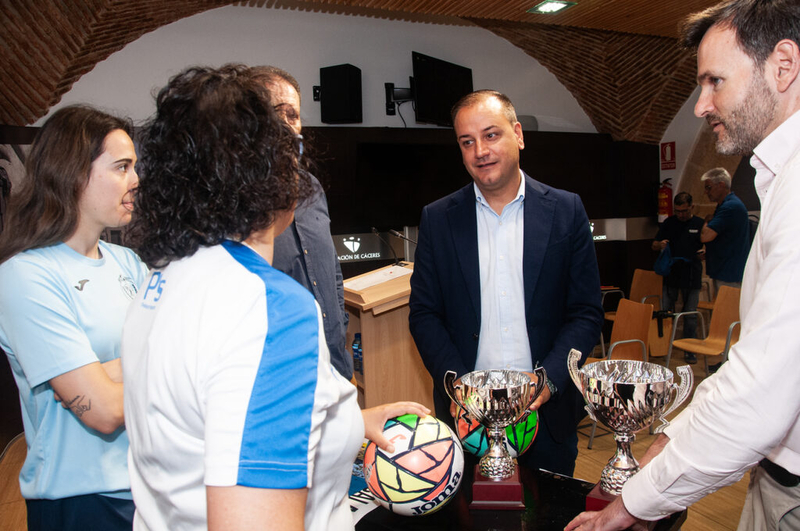 Mirabel estrena pistas deportivas con el Trofeo Diputación de Cáceres de Fútbol Sala