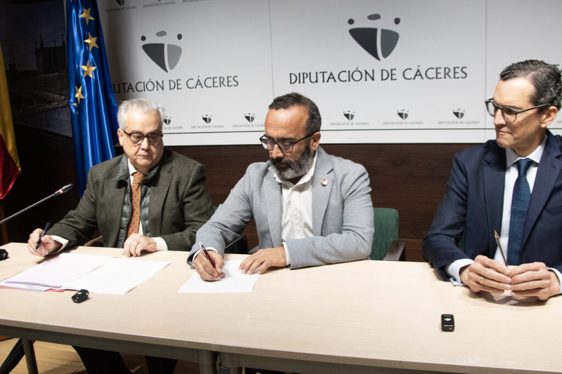 Diputación de Cáceres firma la compra del Palacio de Mayoralgo
