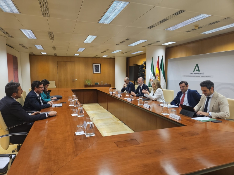 El equipo de Economía de la Junta de Extremadura y de la Junta de Andalucía se reúne para compartir criterios en materia de desarrollo económico