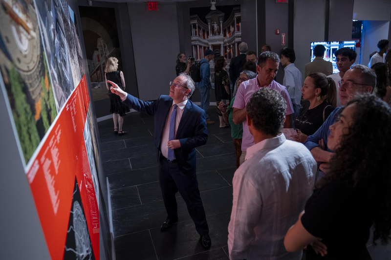 El Festival de Mérida se presenta por primera vez en Nueva York e inaugura la exposiciónTheatrum Mundi en el Instituto Cervantes