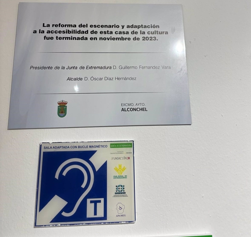 El PP reprocha al PSOE que mantenga en Alconchel placas que citan a Vara como presidente tras la terminación de obras