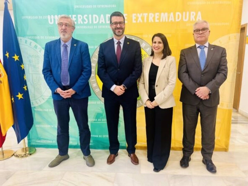 Rocío Blas toma posesión como adjunta al rector de la UEx y José María Carvajal, como vicerrector de Investigación