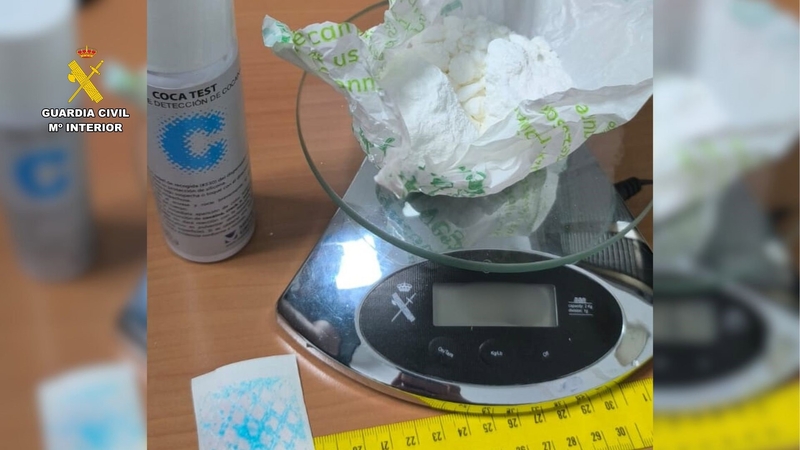 Un detenido tras encontrar más de 1.000 dosis de cocaína bajo el asiento de un coche en Aldea del Cano