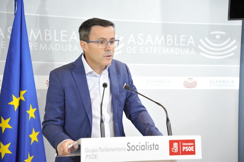 Gallardo mantiene 'absoluta disposición' para negociar los PGEx sin líneas rojas y con medidas para aumentar derechos