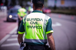 Muere un hombre al chocar su coche con un camión estacionado en una calle de Aceuchal