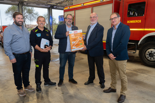 SEPEI entrega carteles informativos sobre prevención de incendios a Colegio de Administradores de Fincas de Extremadura