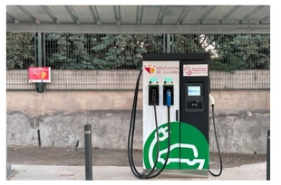 Ya están operativos 46 puntos de recarga de coches eléctricos de acceso público contemplados en la red de la Diputación de Cáceres