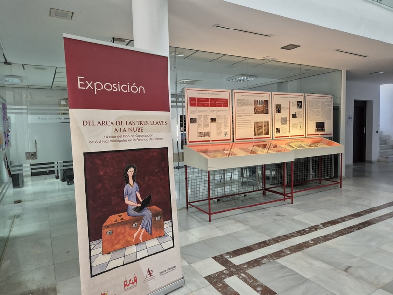 En Almaraz, la exposición “Del arca de las tres llaves a la nube” muestra al público documentos históricos originales de su archivo municipal