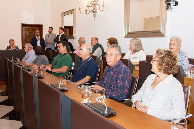 La Diputación de Cáceres cierra la X Semana de Puertas Abiertas con el Pleno Senior de la Asociación de Mayores de Aldeacentenera
