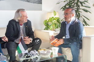 Luis Pastor llevará a institutos y universidad la historia en verso de una generación que vivió la represión del franquismo