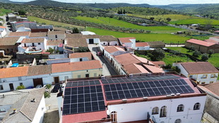 La Diputación de Badajoz entrega a 35 ayuntamientos estudios de potencial fotovoltaico en edificios municipales para promover comunidades energéticas