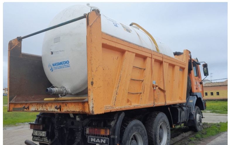 MásMedio envía dos cisternas de agua a Talayuela y una a su pedanía de Santa María de las Lomas