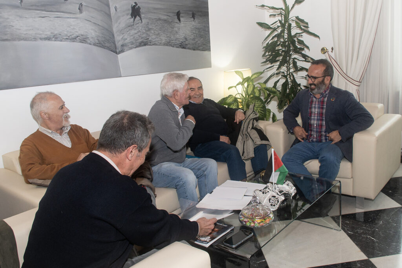 Miguel Ángel Morales, ha mantenido un encuentro con representantes de la asociación “Amigos del Castillo de Coria”