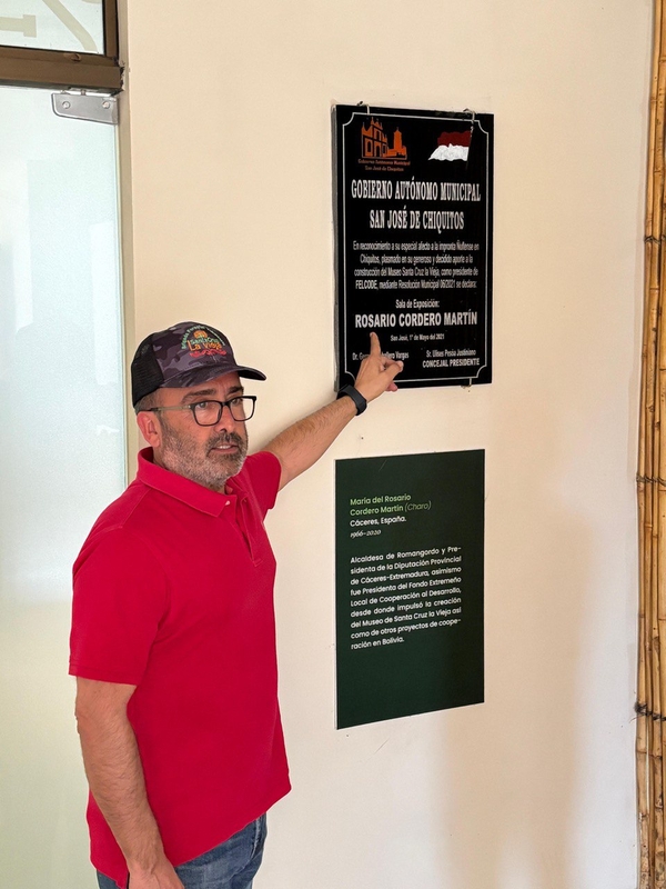 Morales visita en Bolivia el Museo Santa Cruz La Vieja, donde se encuentra el Salón Rosario Cordero,la que fuera impulsora de este centro y presidenta