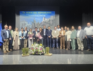 Guillermo Santamaría inaugura la IX Feria del Espárrago de Burguillos del Cerro y destaca su arraigo y proyección como motor gastronómico y turístico