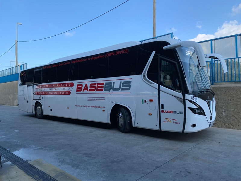 Basebus asume desde el 6 de julio la línea de autobús entre Villanueva de la Serena, Mérida y Sevilla