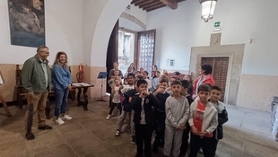 Sorpresa, admiración y reivindicaciones de los más pequeños en el primer día de la Semana de Puertas Abiertas de la Diputación de Cáceres
