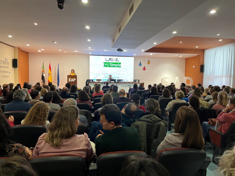 Blanco-Morales ha resaltado que la Ley de racionalización y simplificación administrativa sitúa a Extremadura a la vanguardia