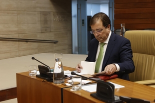 El PP agradece a Vara tras su renuncia como diputado su trabajo por Extremadura y el PSOE asegura que es 'un referente'