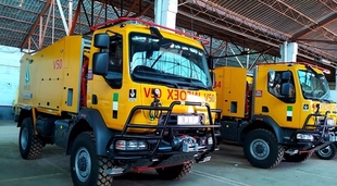 Un contingente de 61 bomberos forestales de Extremadura parten hacia Valencia con camiones y maquinaria