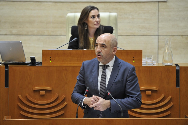 El PSOE, Vox y Unidas por Extremadura aprueban en la Asamblea pedir que la Junta bonifique el 50% de las tasas de ITV