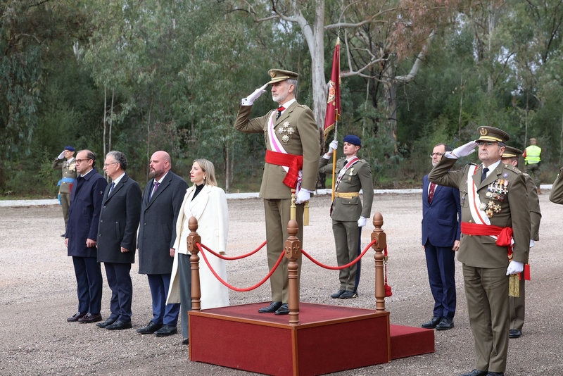 Acto de jura de bandera presidido por el Rey en el Centro de Formación de Tropa nº1 en Cáceres