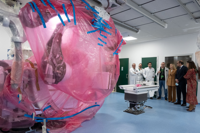 Guardiola visita el Hospital Universitario de Cáceres para conocer el nuevo servicio de medicina nuclear y la reapertura del de cirugía vascular