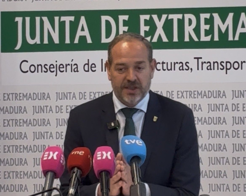 La Junta exige al Gobierno que deje de menospreciar a Extremadura en materia de transportes