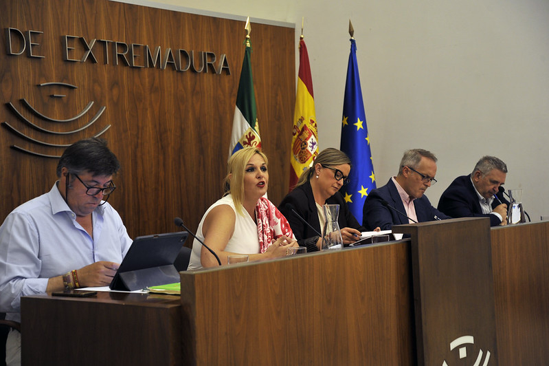 La consejera Elena Manzano continuará con políticas fiscales justas, mejoras para los empleados públicos y continuo diálogo con los agentes sociales