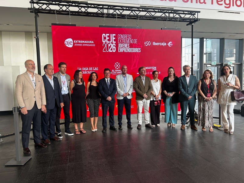 Guillermo Santamaría subraya el respaldo continuo de la Junta a los jóvenes empresarios y las asociaciones empresariales en el III Congreso de AJE