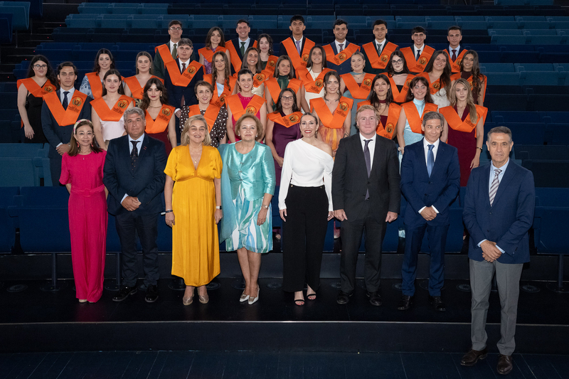 Guardiola destaca el talento de los jóvenes graduados y reivindica una Extremadura que genere oportunidades de futuro