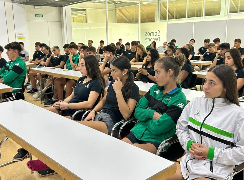 58 deportistas de alto rendimiento se formarán en la Residencia Estable de Deportistas del CNTD de Cáceres en la temporada 26-27